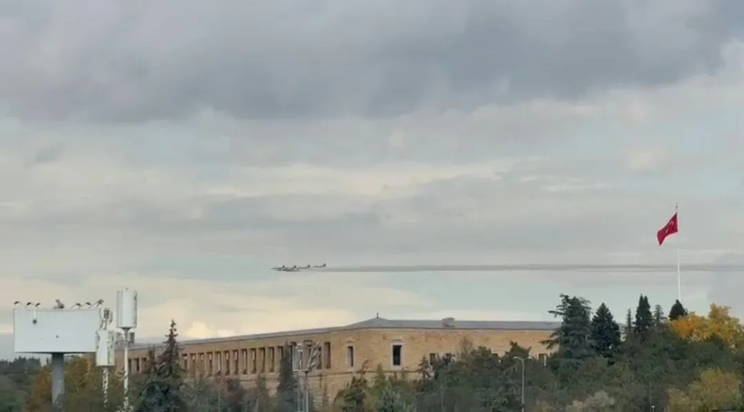 Ankara semalarında nefes kesen hazırlık: Türk Yıldızları Cumhuriyet coşkusu için havalandı