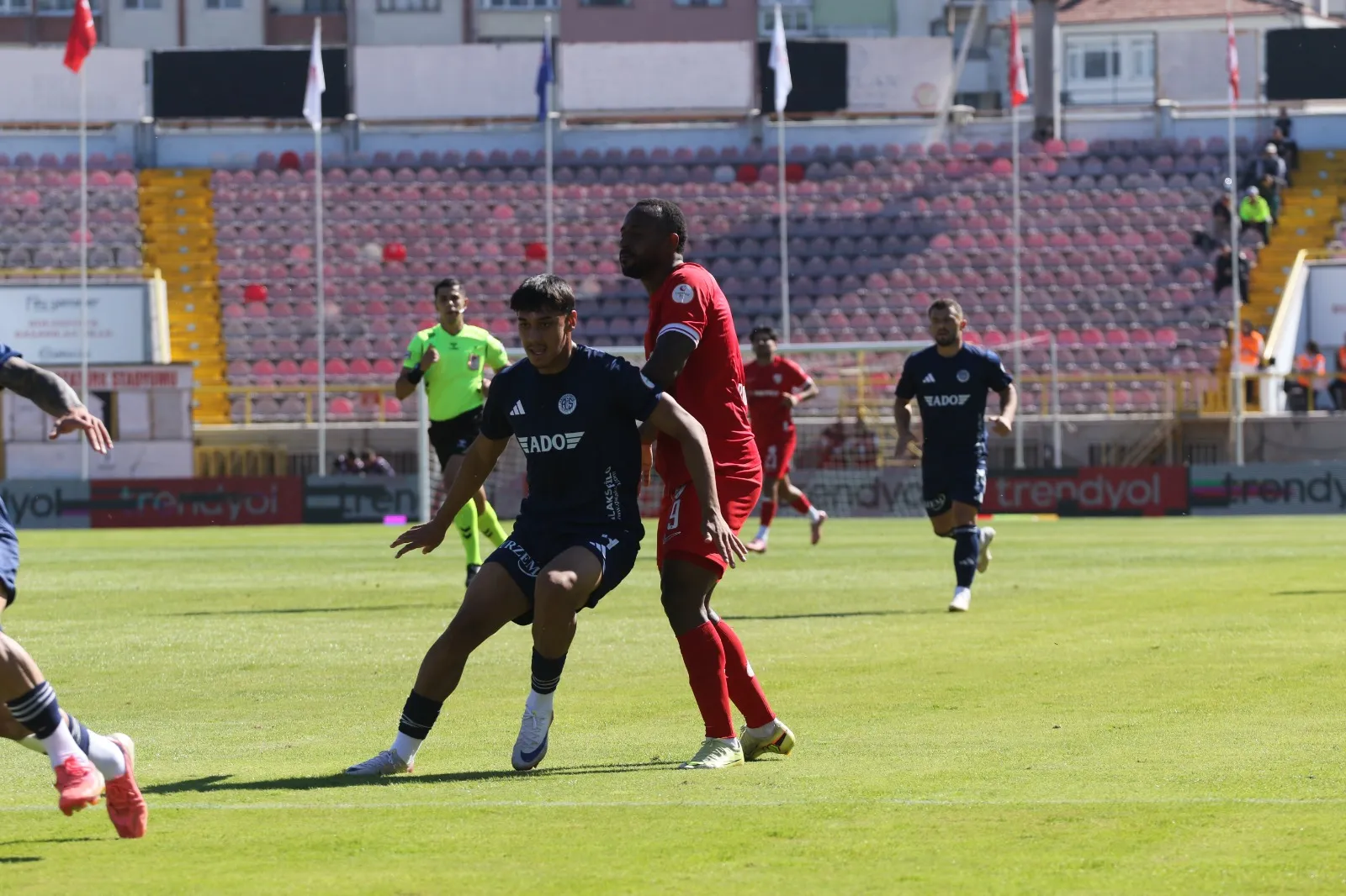 Bolu'da sessizliği bozan gol: Antalyaspor deplasmanda güldü
