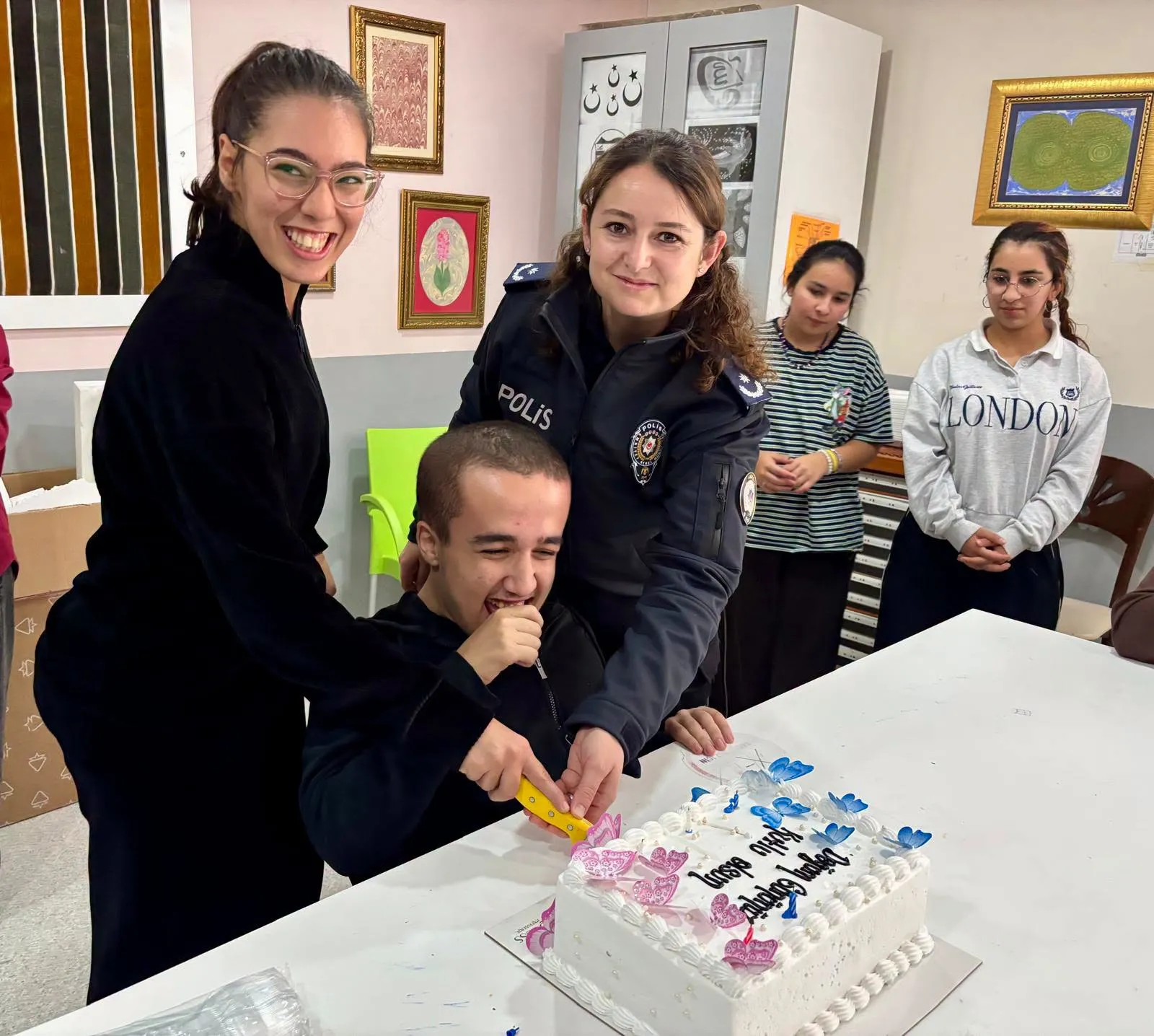 Amasya'da üniformalı kahramanlardan unutulmaz jest: 15 öğrenciye çifte bayram
