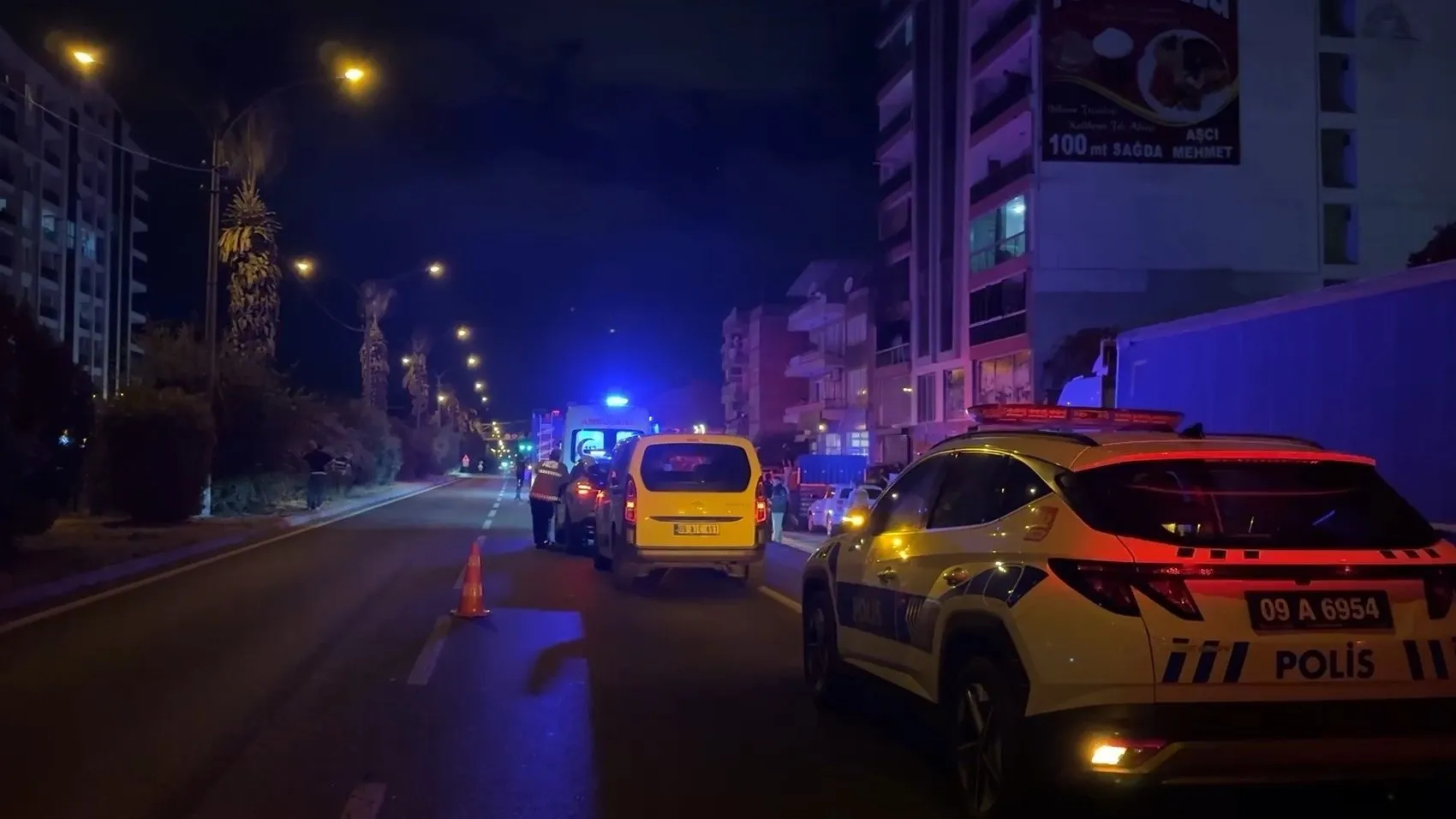 Efeler'de gece yarısı dehşeti: 9 katlı apartmanı dumanlar teslim aldı