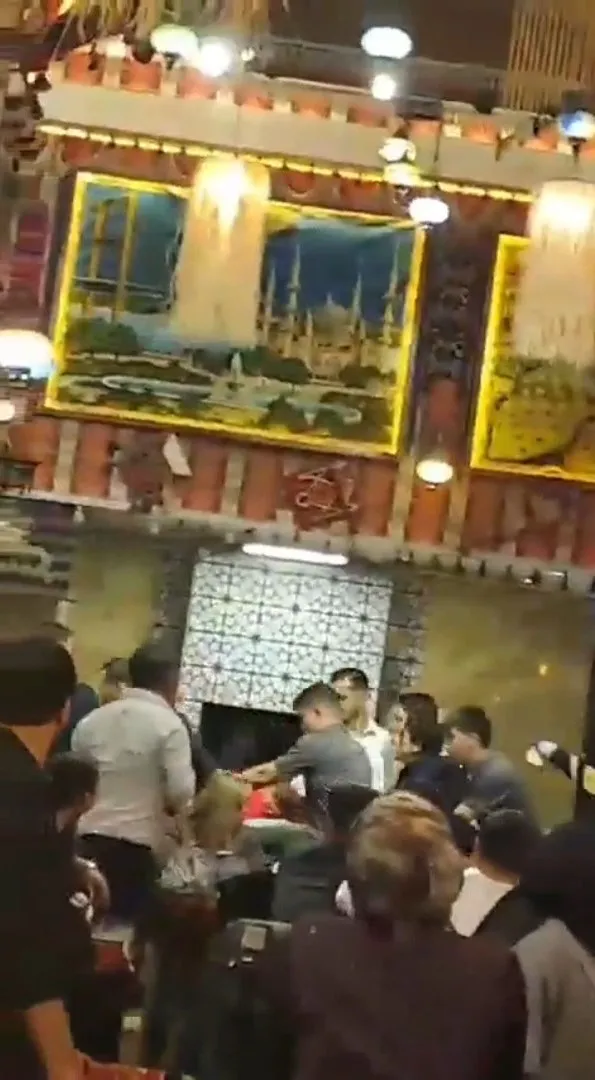 Hakkı Bulut sahnede fenalaştı: Sevenlerini korkutan anlar