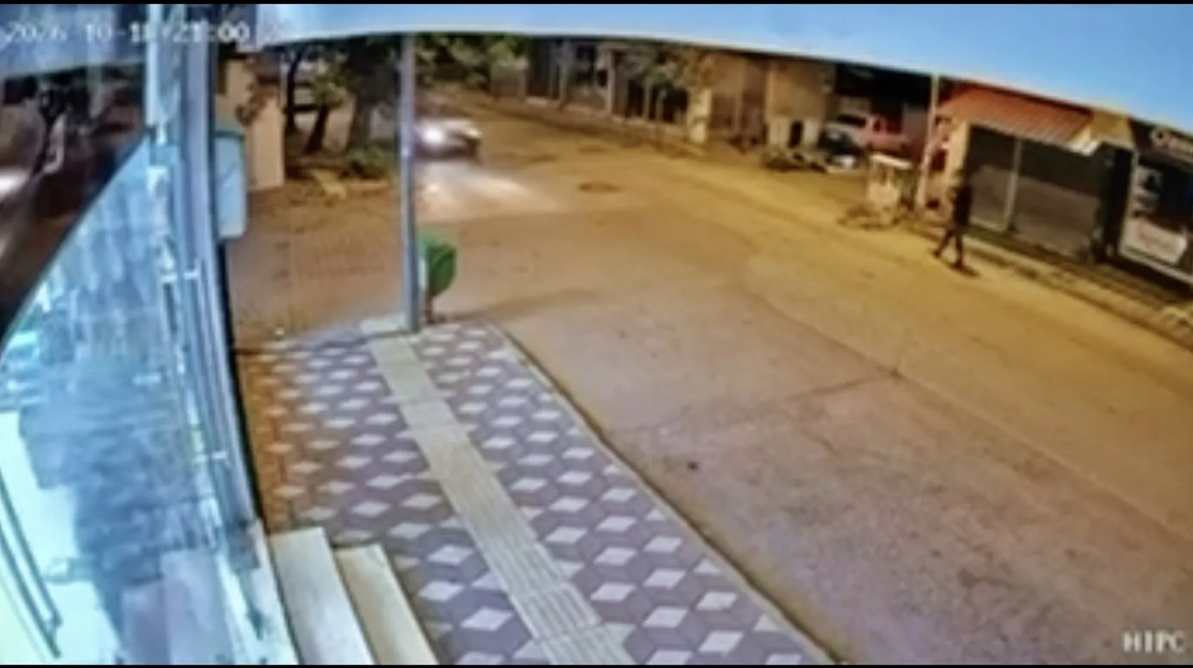 Kahta'daki dehşet anları saniye saniye kaydedildi: Motosikletli gençler için yaşam mücadelesi