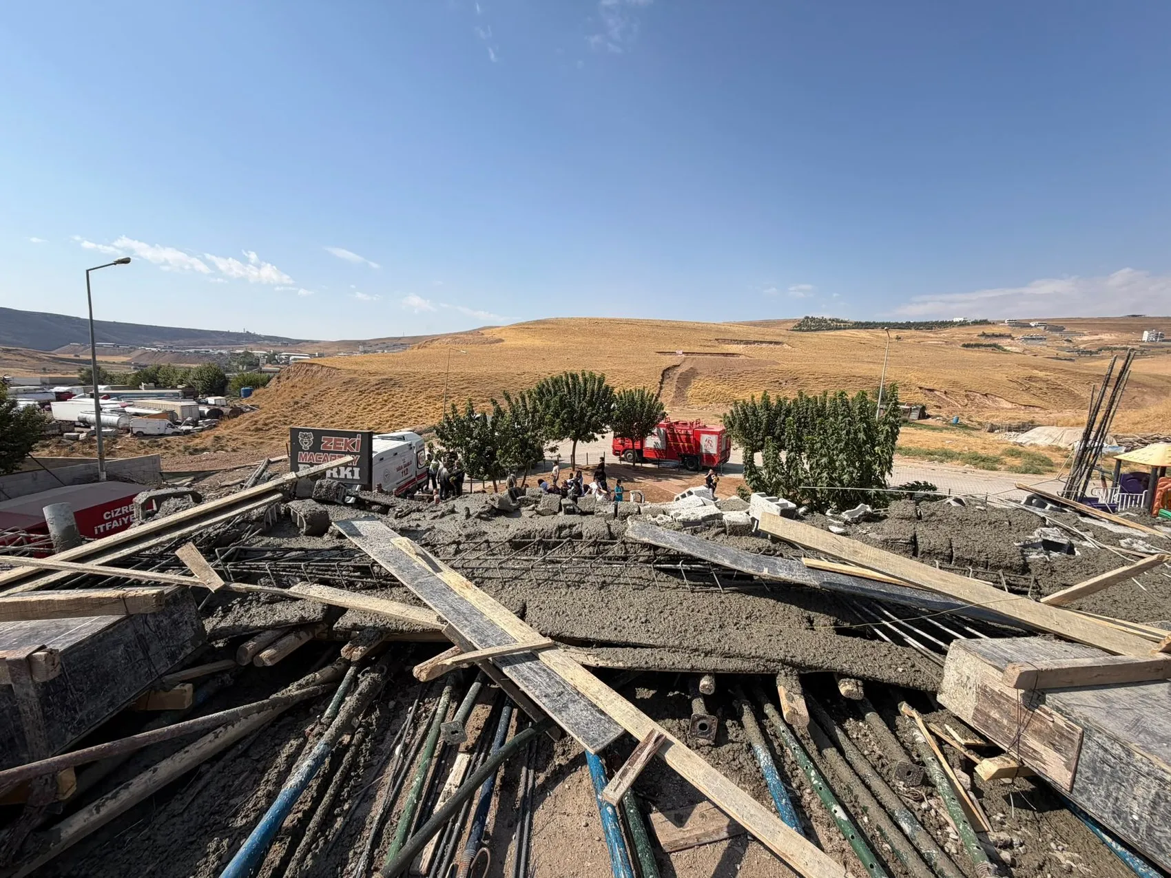 Cizre'de inşaat faciası: Beton dökümü sırasında çökme yaşandı