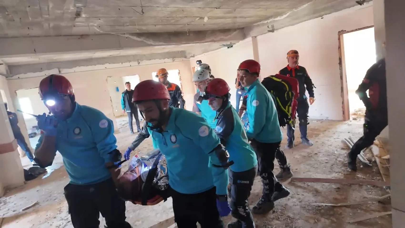 Şanlıurfa'daki tatbikatta gerçeği aratmayan anlar: Enkaz başındaki feryatlar jandarmayı zorladı