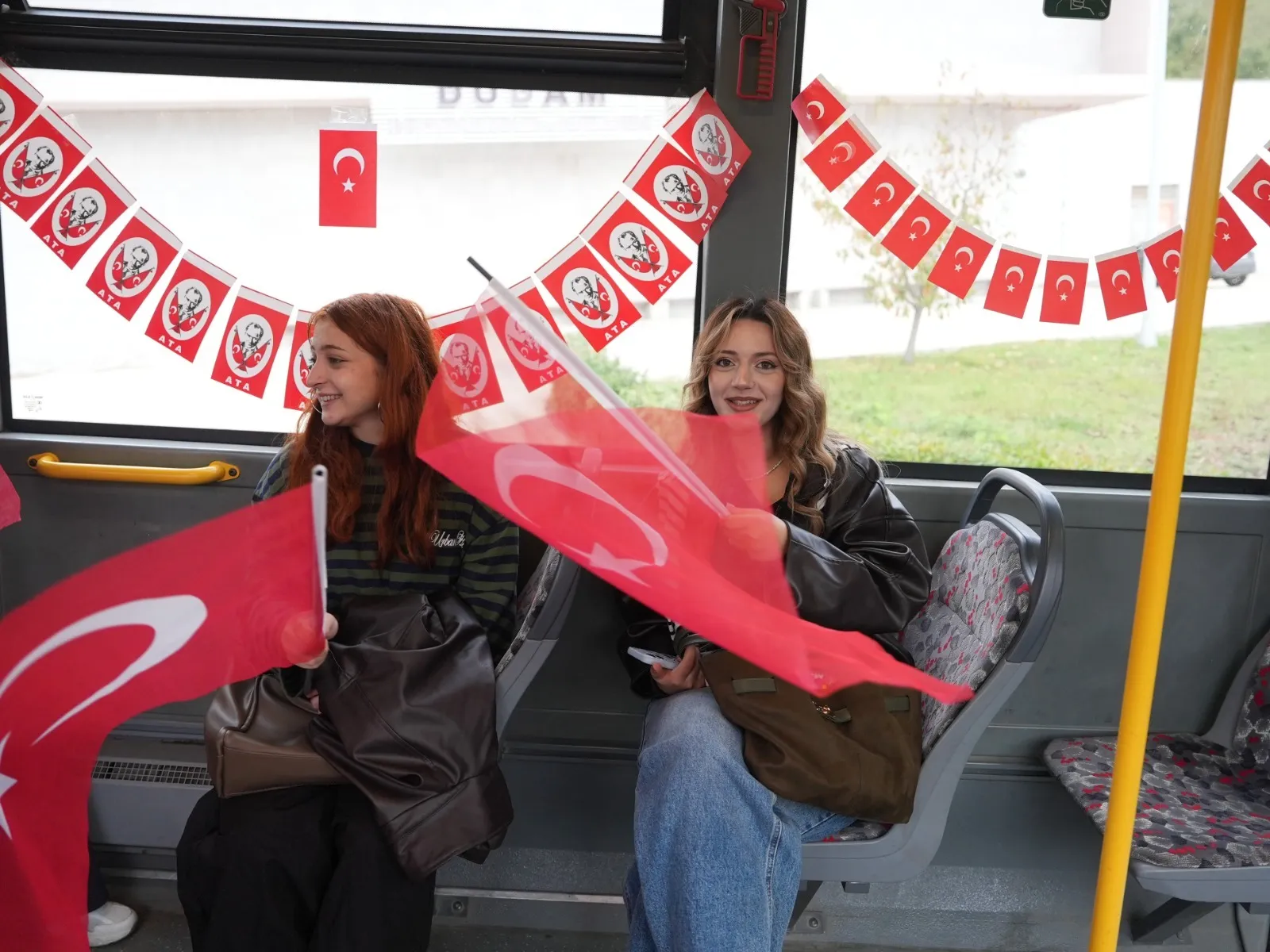 Düzce'de sıradan bir otobüs yolculuğu nasıl bayram coşkusuna dönüştü?