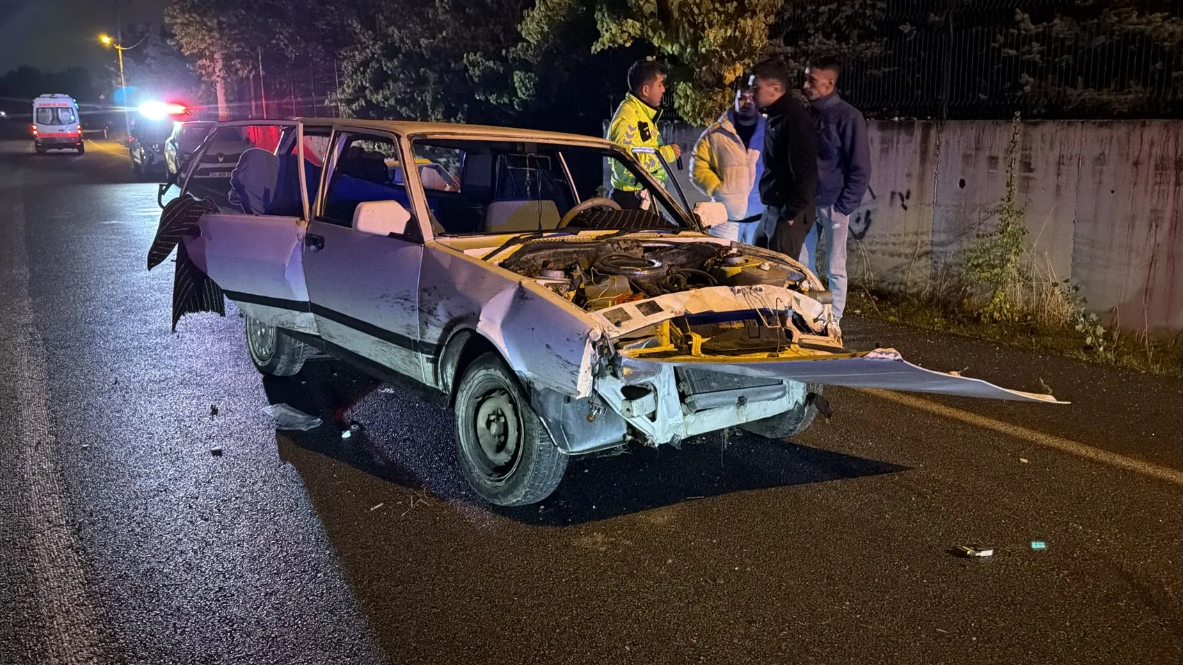 Kütahya'da gece yarısı dehşeti: Takla atan otomobilde dört kişi yaralandı