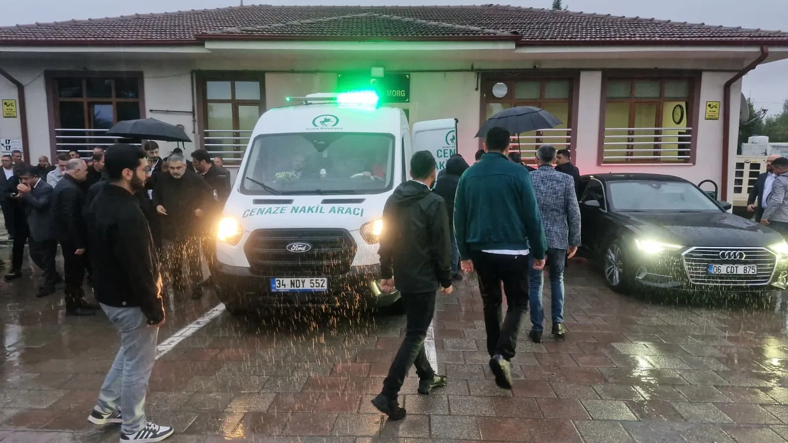 Üsküdar'ı yasa boğan kaza: Dündar Ziya Gültekin son yolculuğuna uğurlandı