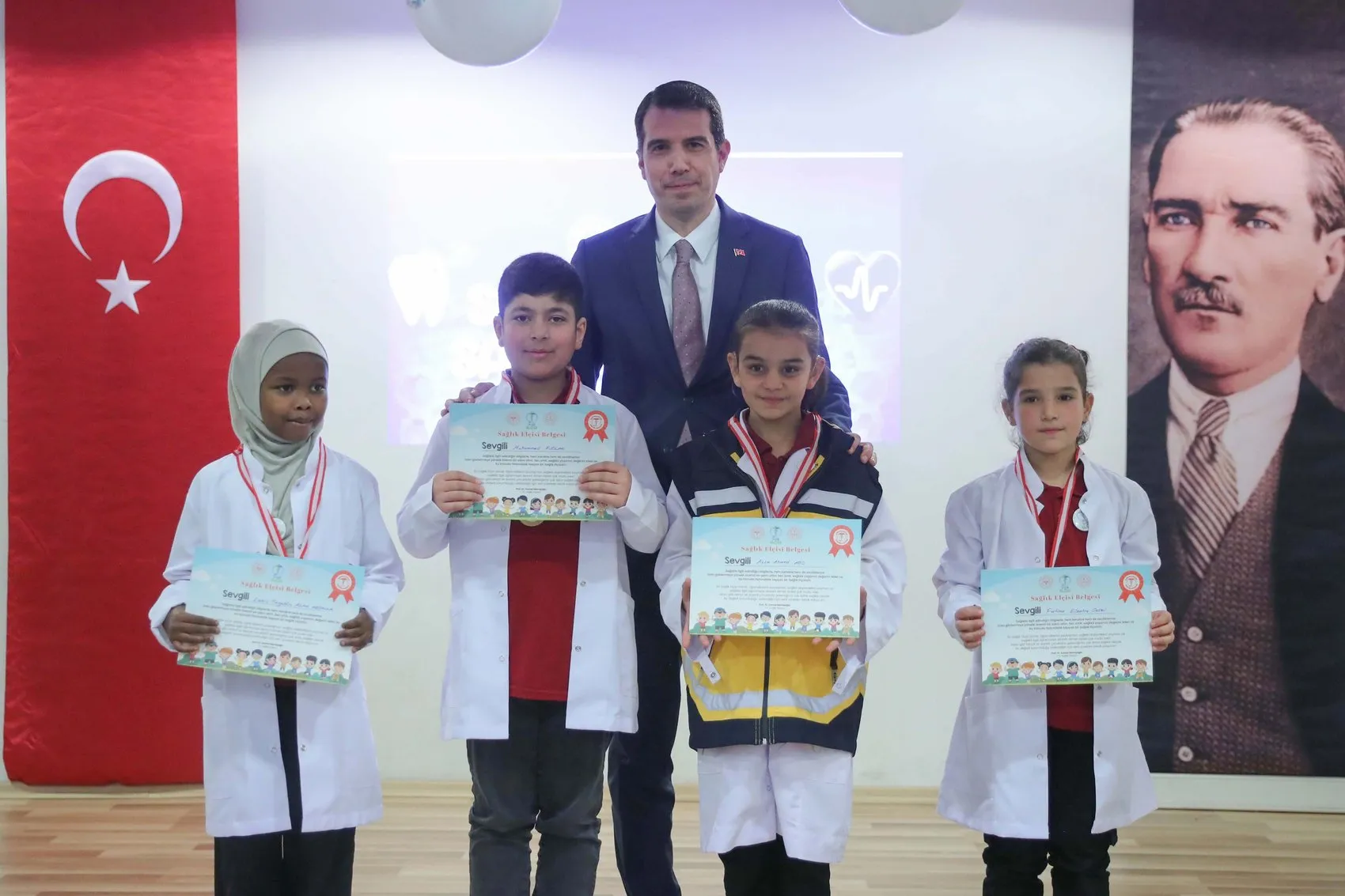 Minik Ellerden Büyük Sorumluluk: İşitme Engelli Öğrenciler Sağlık Elçisi Oldu