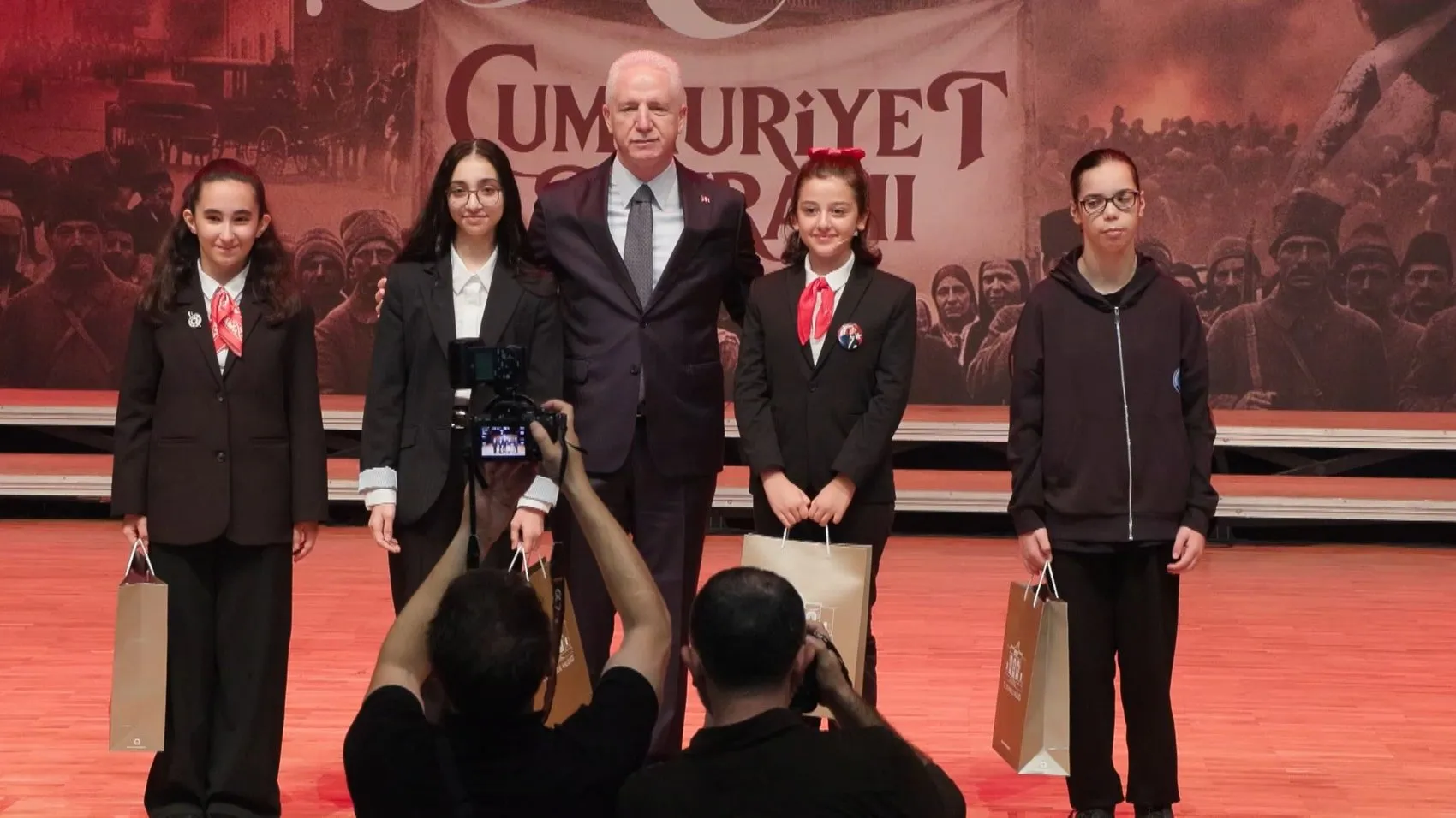 İstanbul'da Cumhuriyet Coşkusu: 103. Yıl Dönümü Cemal Reşit Rey'de Taçlandı