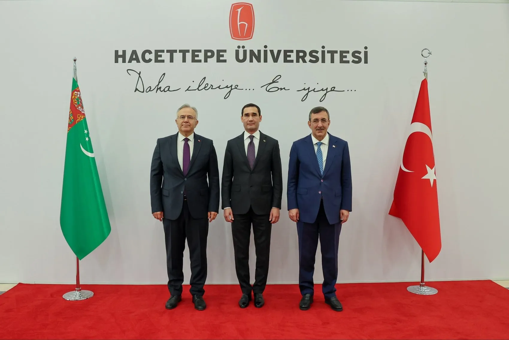 Akademik dünyadan Türkmenistan liderine anlamlı nişan: Hacettepe'den tarihi taçlandırma