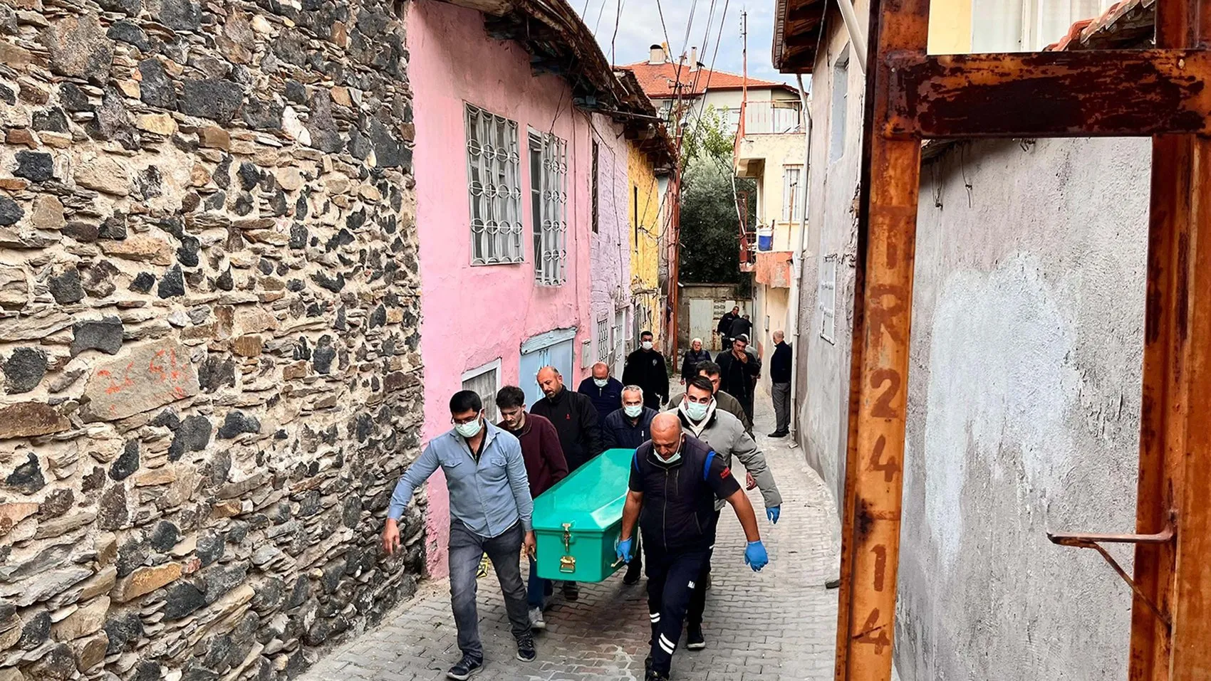 Kula'da sessiz veda: İki gündür haber alınamayan Ferit Özcan evinde cansız bulundu