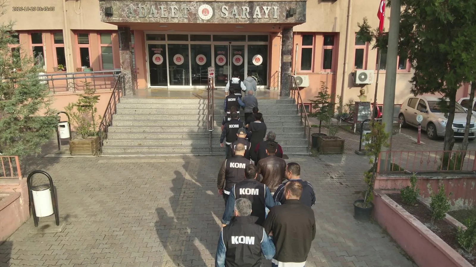 İki ilde eş zamanlı baskın: Silah deposuna dönen adreslerde tarihi eserler de çıktı