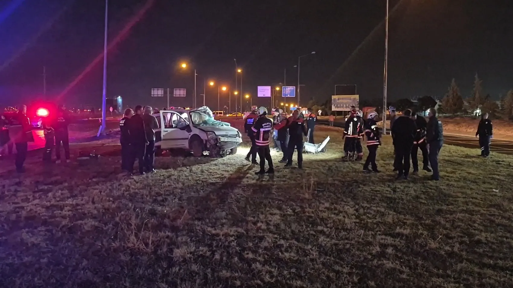 Malatya'da yolcu otobüsü ile hafif ticari araç çarpıştı: Karı koca hayatını kaybetti