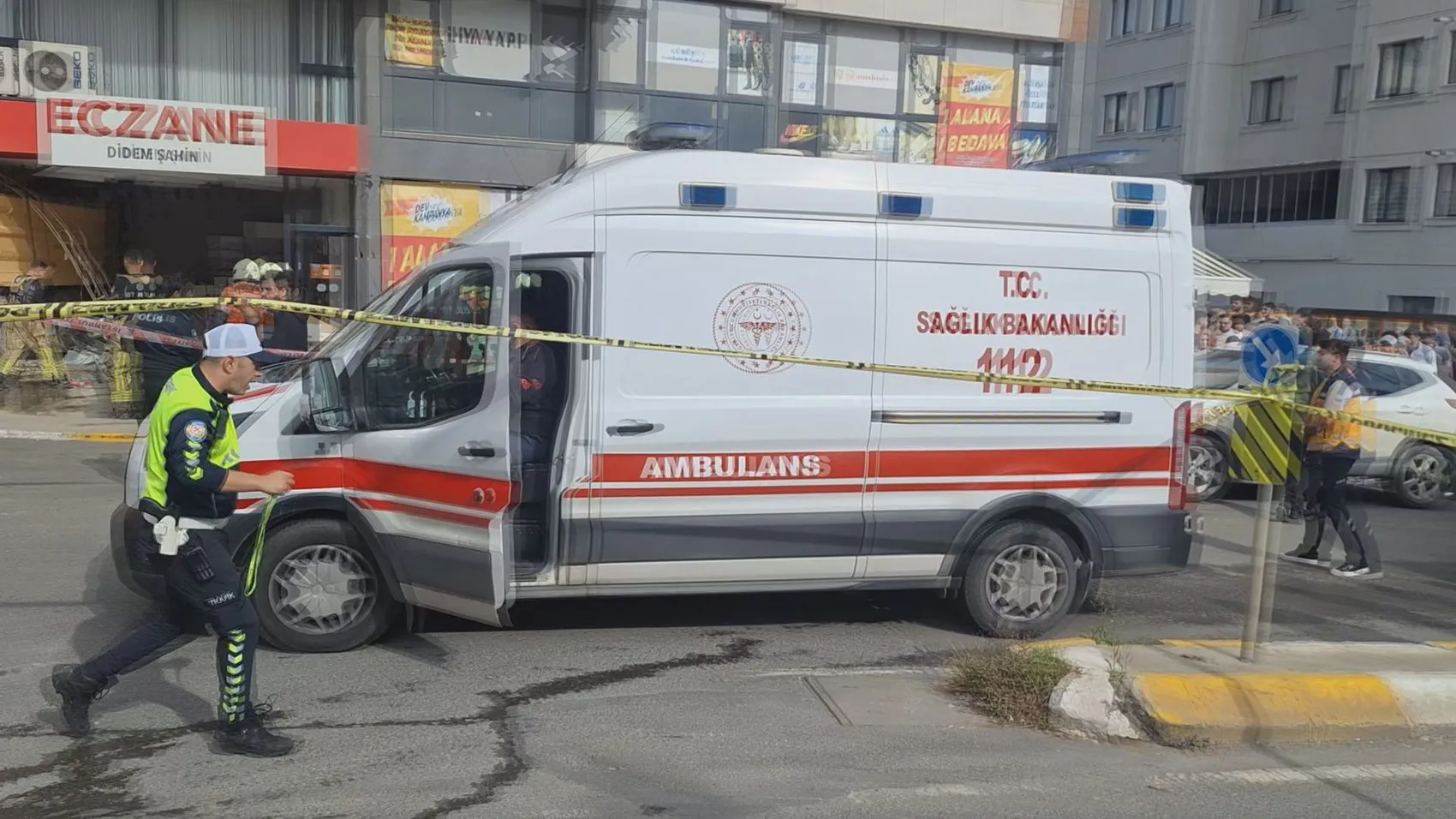 Pendik'te eczaneye giren hafriyat kamyonu dehşet saçtı: 7 yaralı