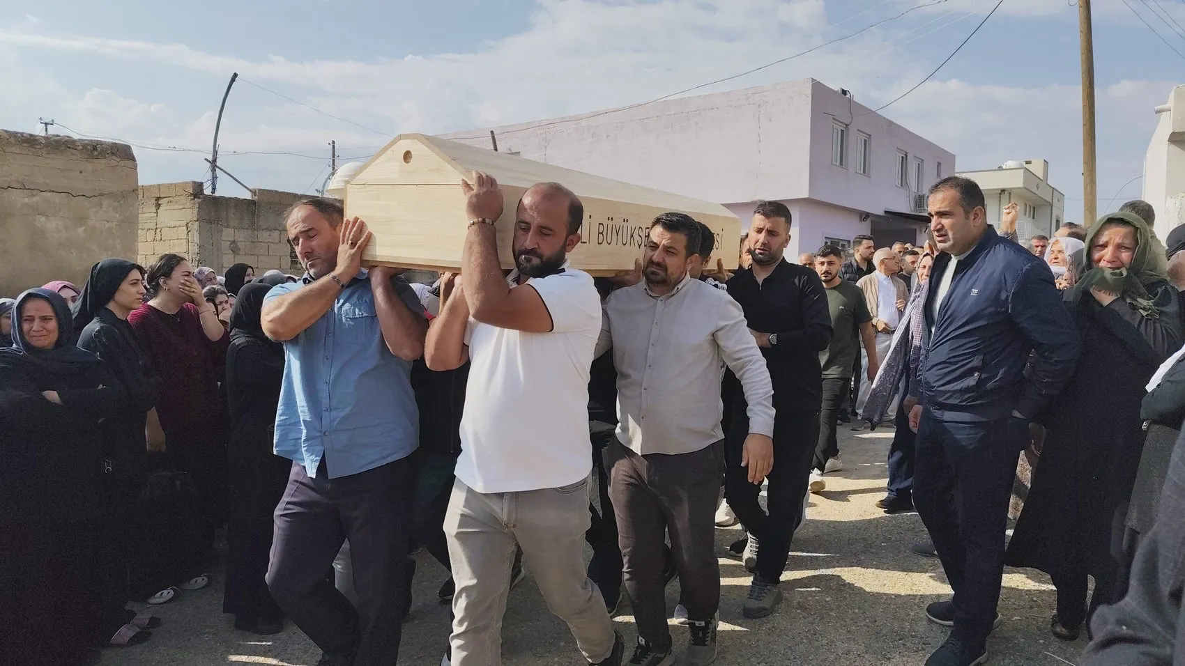 Taziye dönüşü gelen acı haber: Aynı aileden 4'ü çocuk 6 kişi son yolculuğuna uğurlandı