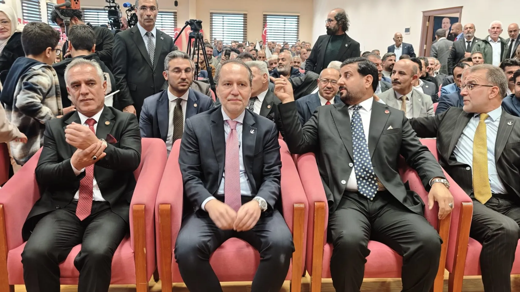 Fatih Erbakan'dan Van'da tarihi uyarı: Türk ve Kürt bir olursa kimse duramaz