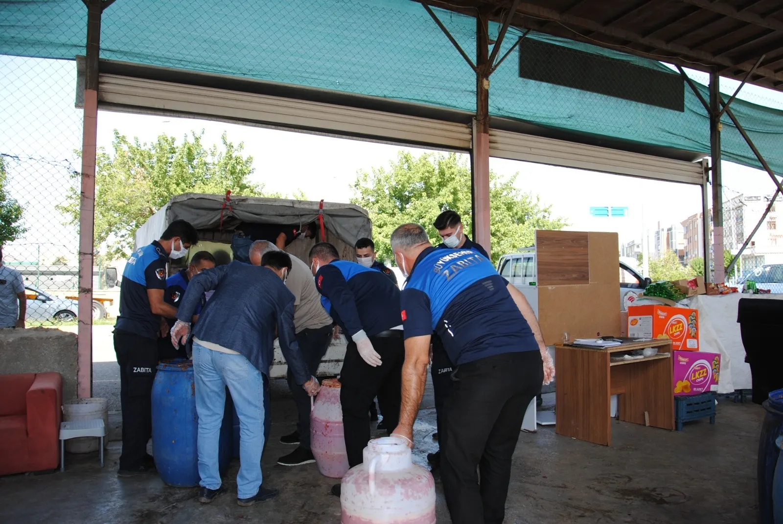 Sofralarımıza gelen tehlike: ŞUTİM yakınındaki imalathanede şok baskın