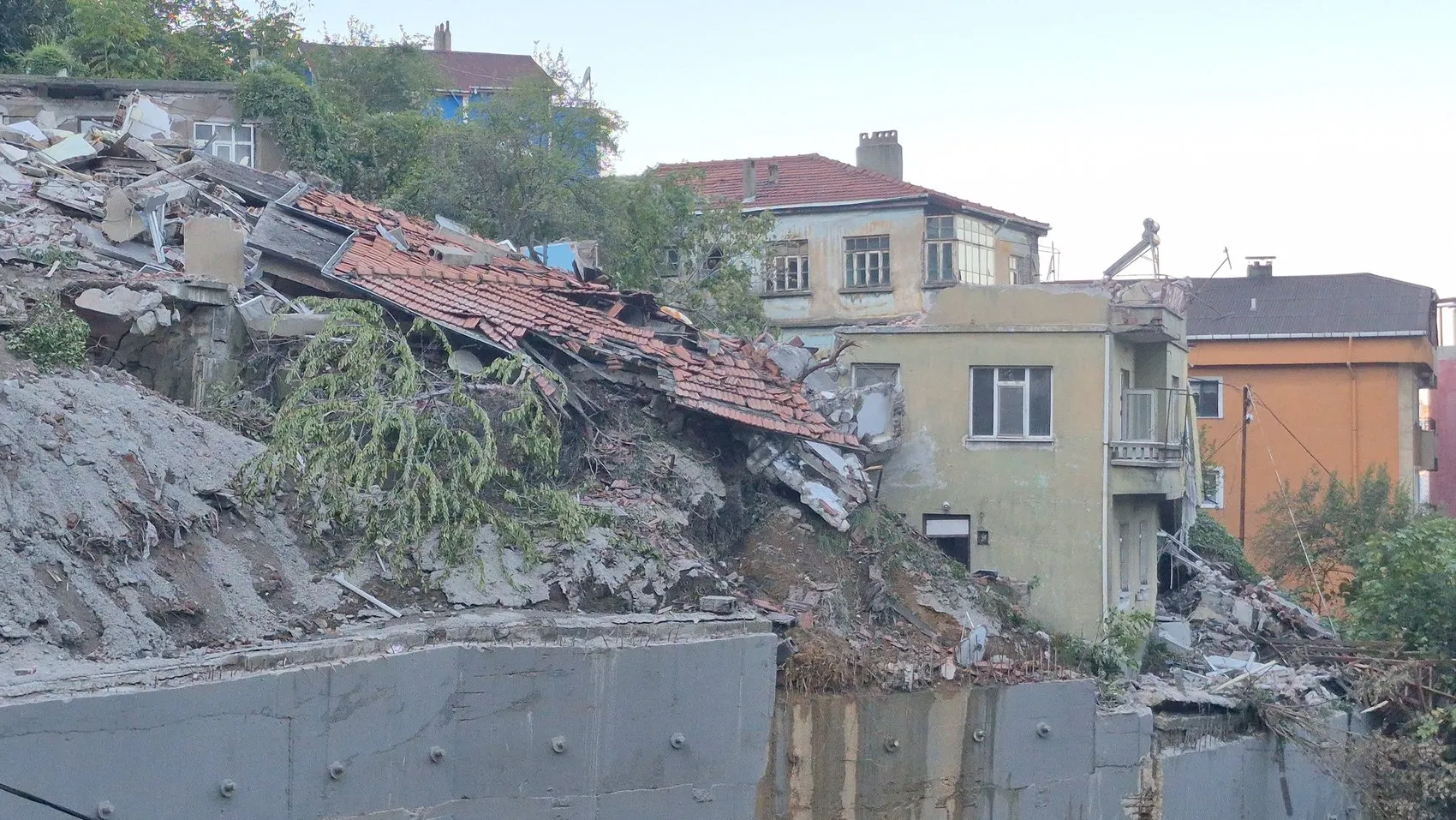 Zonguldak'taki yıkım faciasında yargıdan sert karar: Üç tutuklama geldi
