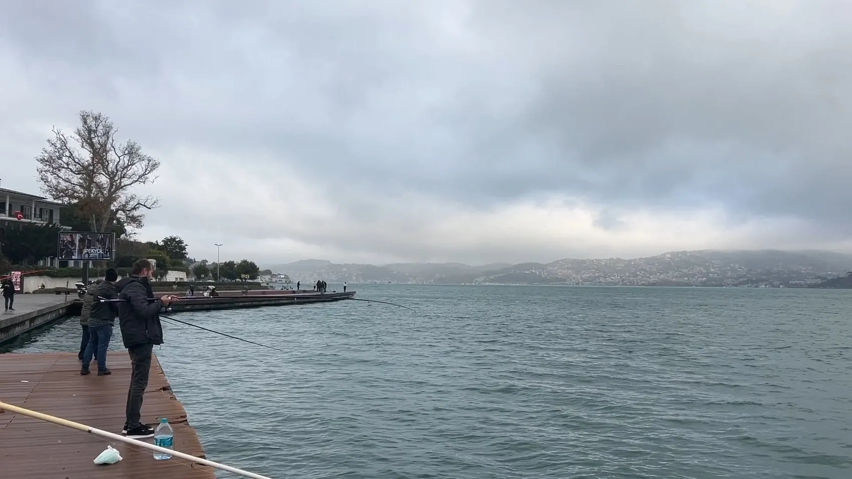 Saldırıya uğrayan dev gemi İstanbul Boğazı'ndan geçti: Trafik durduruldu