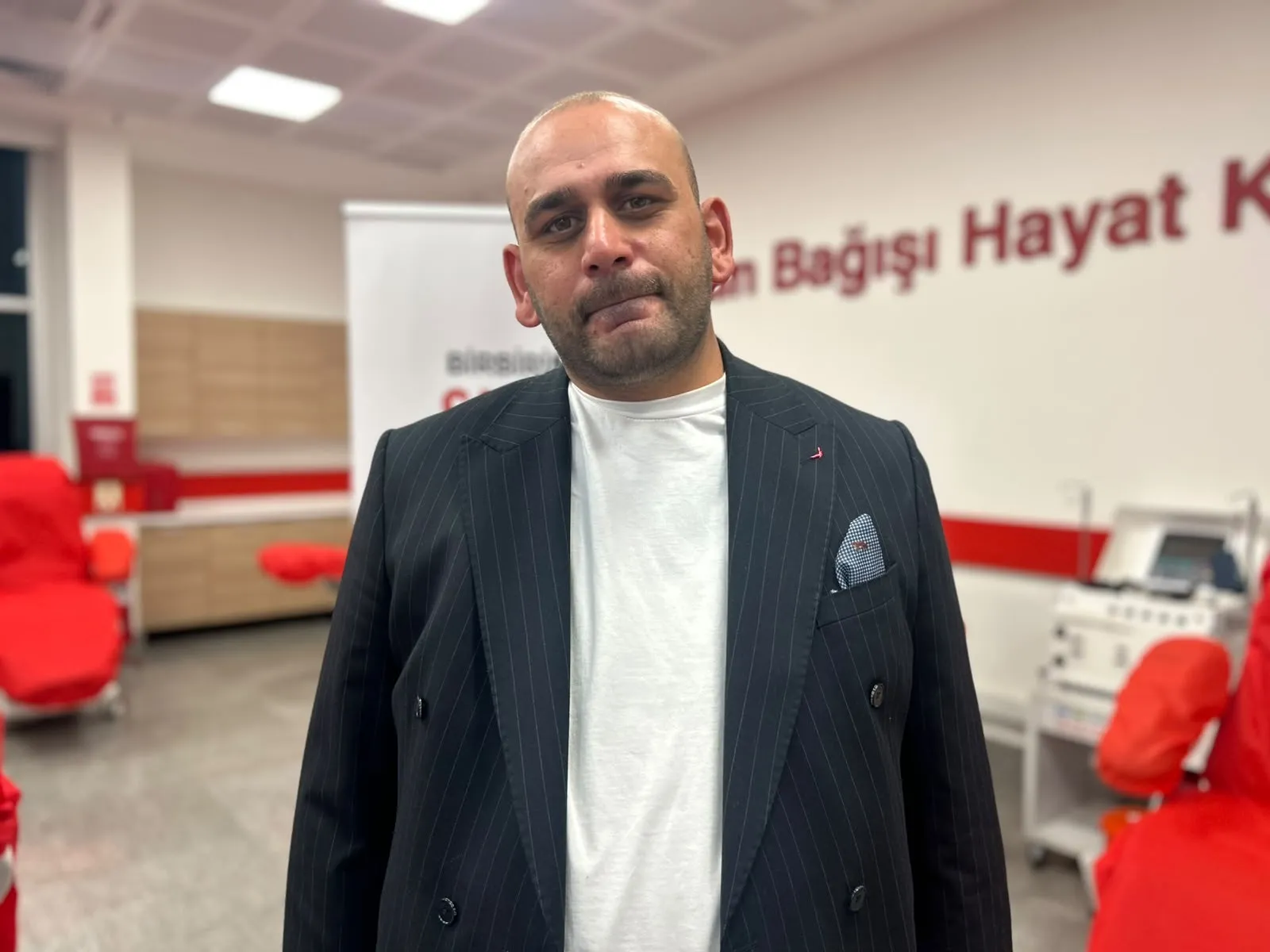 Bir ailenin gönüllü iyilik zinciri: 36 kez kan verdi, bayrağı oğluna devretti