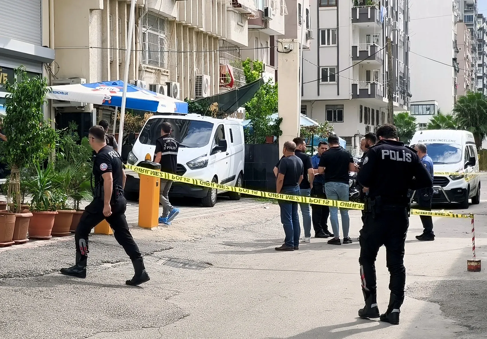 Adana'da kuyumcu dükkanının önünde kanlı pusu: Bir ölü, bir ağır yaralı