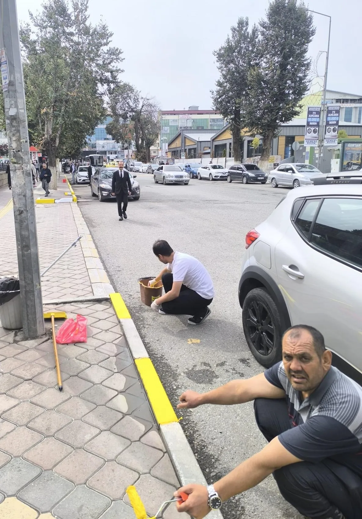 Iğdır'da cadde ve sokaklar değişiyor: Valilik personeli fırçayı eline aldı