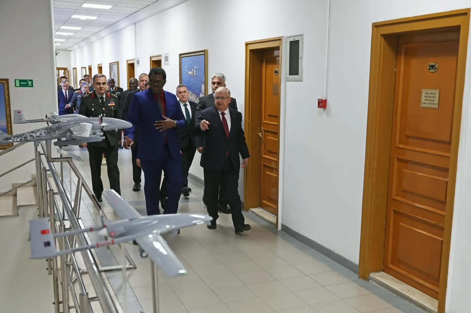Ankara'da kritik savunma diplomasisi: Gambiyalı mevkidaş için resmi karşılama