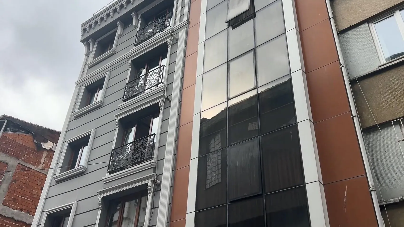 Şişli'de korkunç veda: 6. kattan yan binaya geçmek isterken boşluğa çakıldı