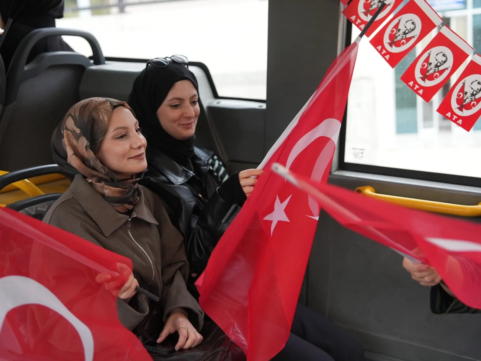 Düzce'de sıradan bir otobüs yolculuğu nasıl bayram coşkusuna dönüştü?