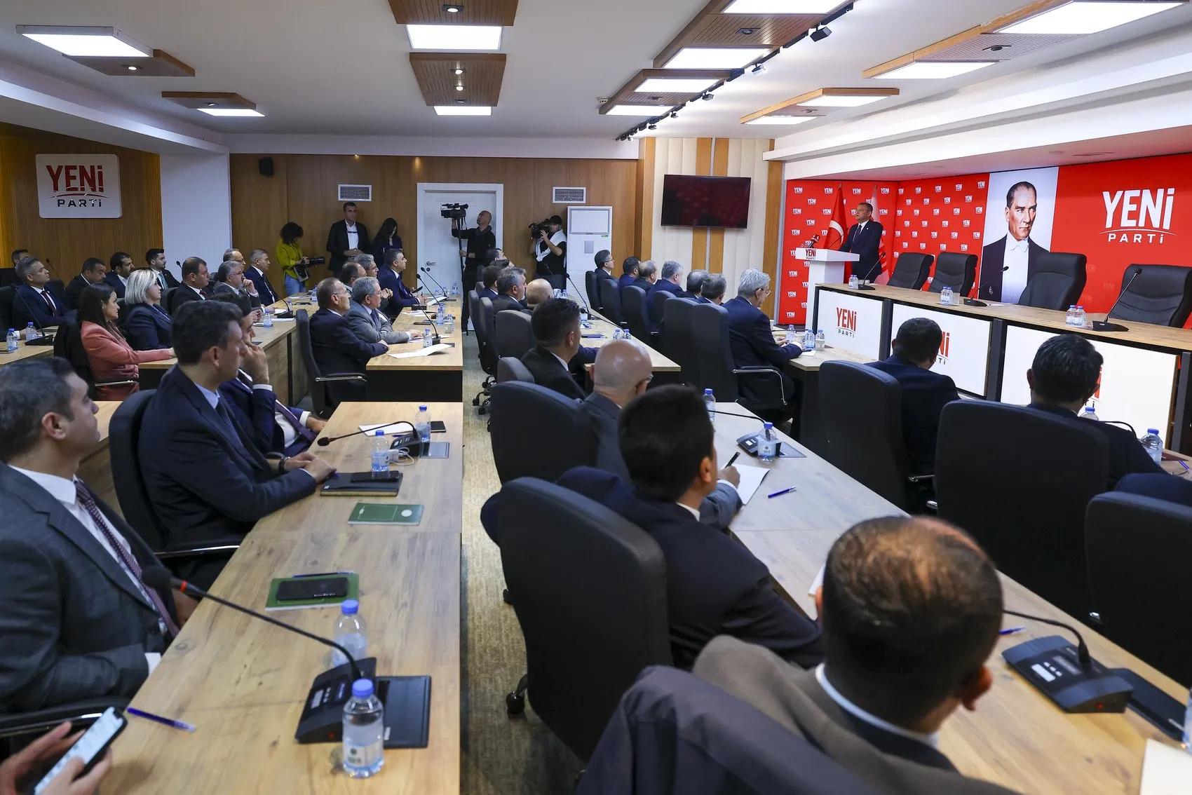 Özgür Özel'den 114 milyar dolarlık vurgun çıkışı: Mağdur artık 86 milyon