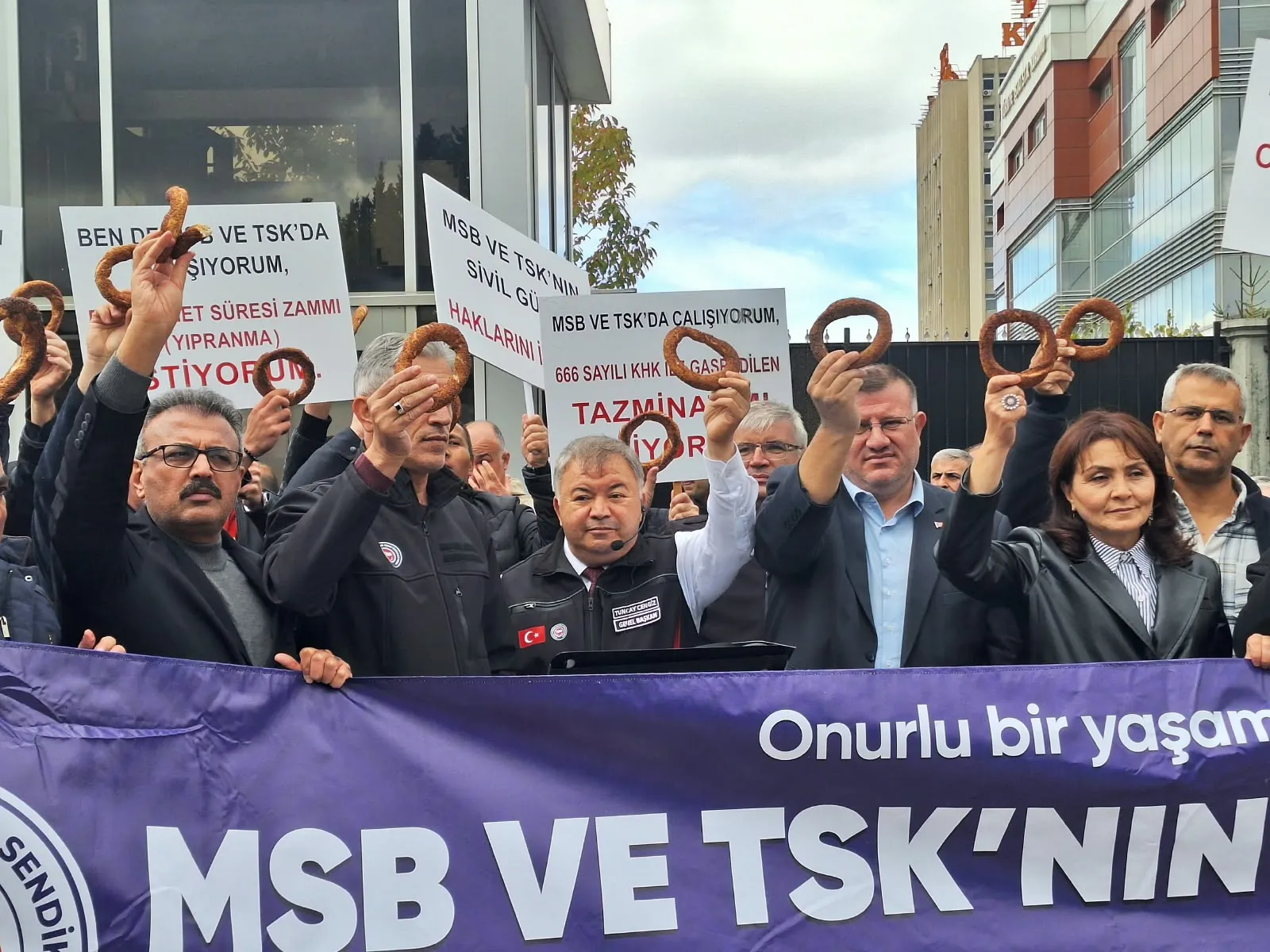 Savunma bünyesindeki sivil memurlardan Ankara'da kritik çağrı: Geçinemiyoruz