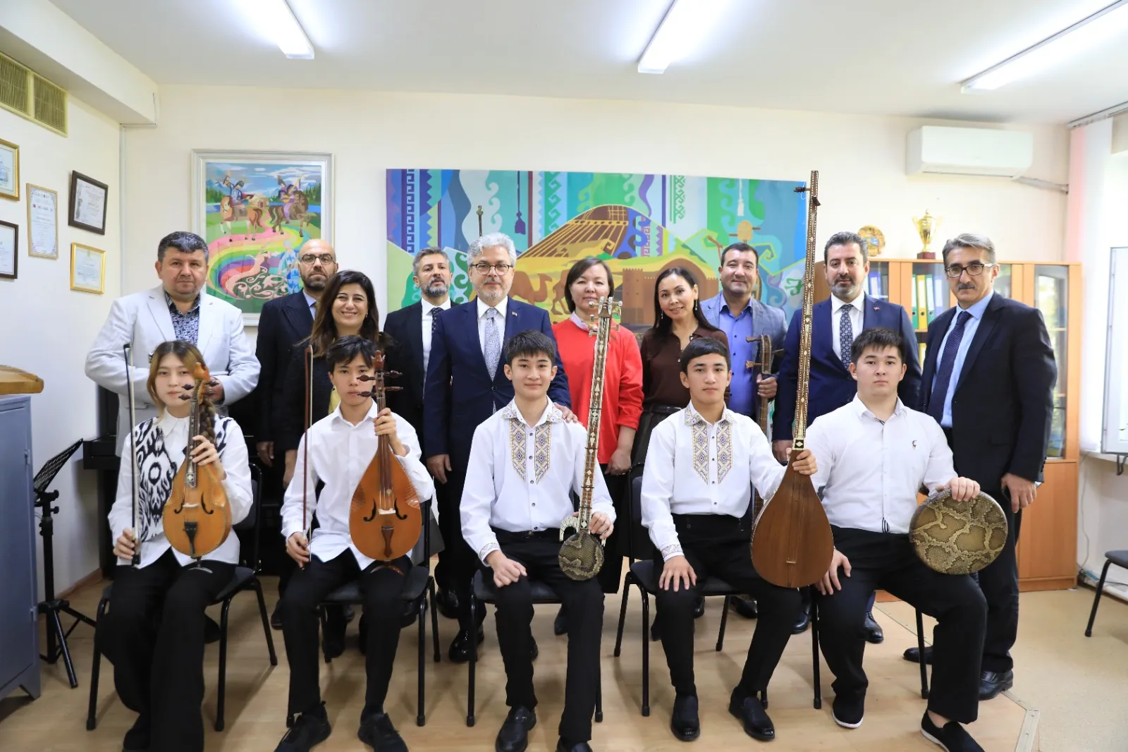 Ortak Ezgilerin İzinde: Türkiye ve Kazakistan Müzik Eğitiminde Güç Birliği Yapıyor