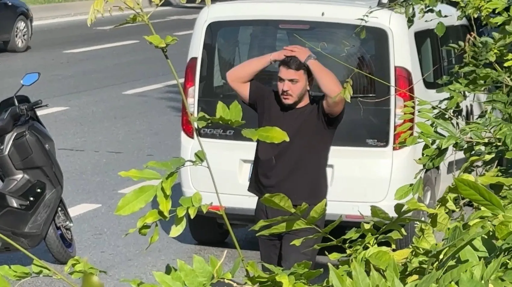 Tünel girişinde korku dolu anlar: Alevlere kola şişesiyle meydan okudular