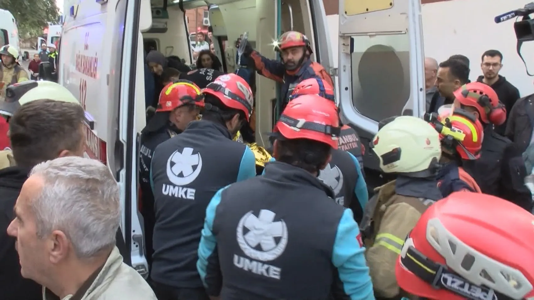 Maltepe'de Kabus Gecesi: 7 Katlı Binanın Alt Katları Bir Anda Çöktü