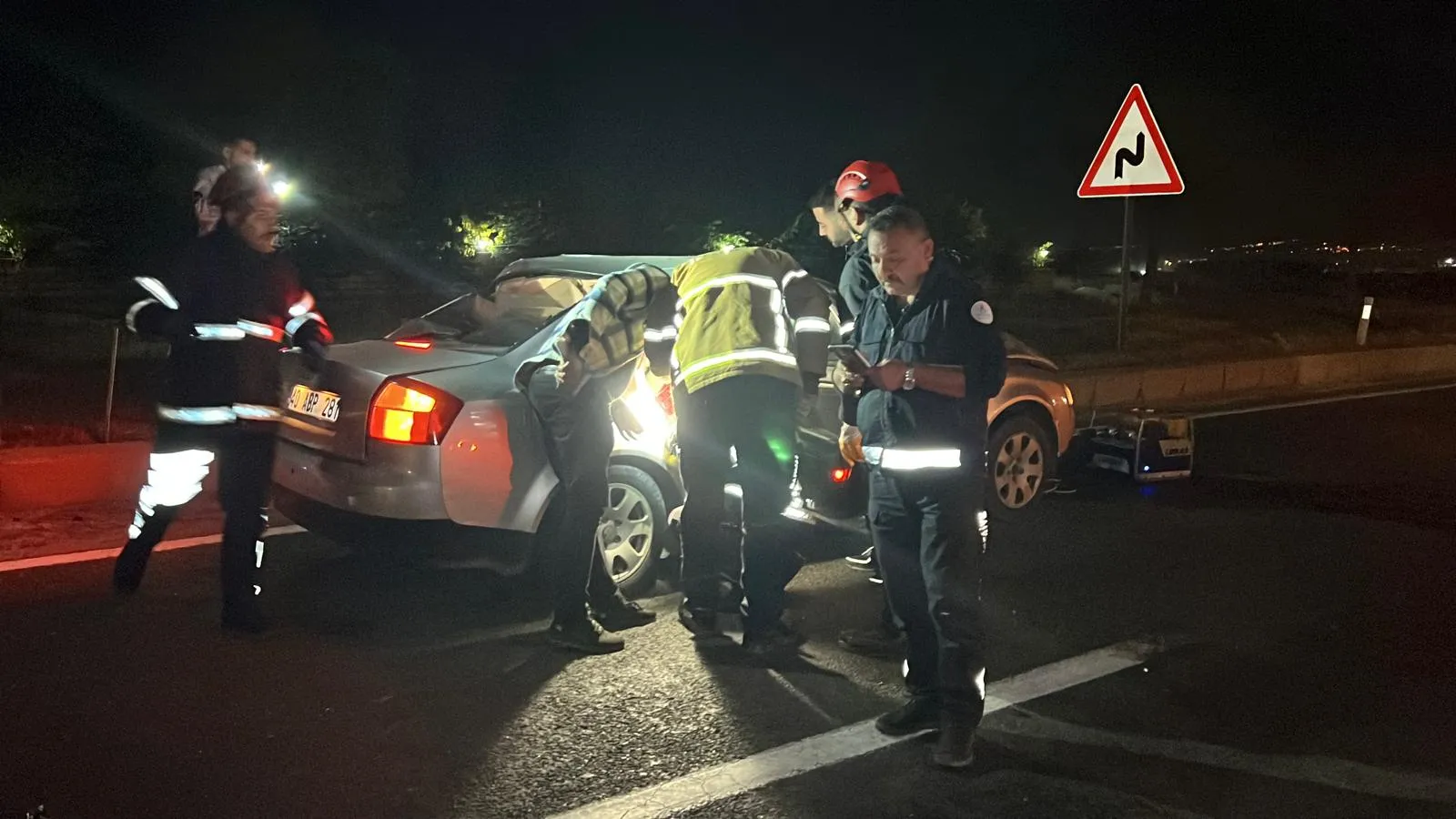 Nevşehir'de akşam saatlerinde acı bilanço: Patates yüklü TIR'a çarpan otomobildeki çift hayatını kaybetti