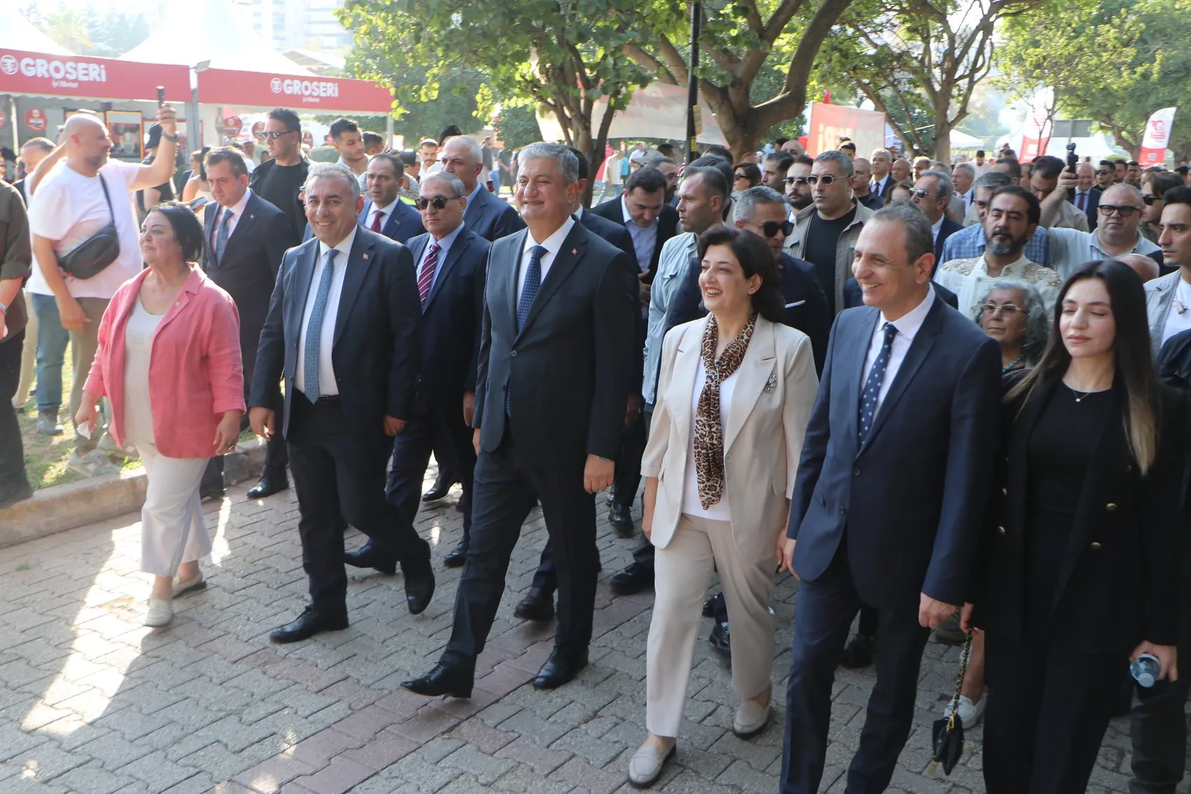 Adana'da dev mangal ateşi 10'uncu kez lezzet tutkunları için yandı