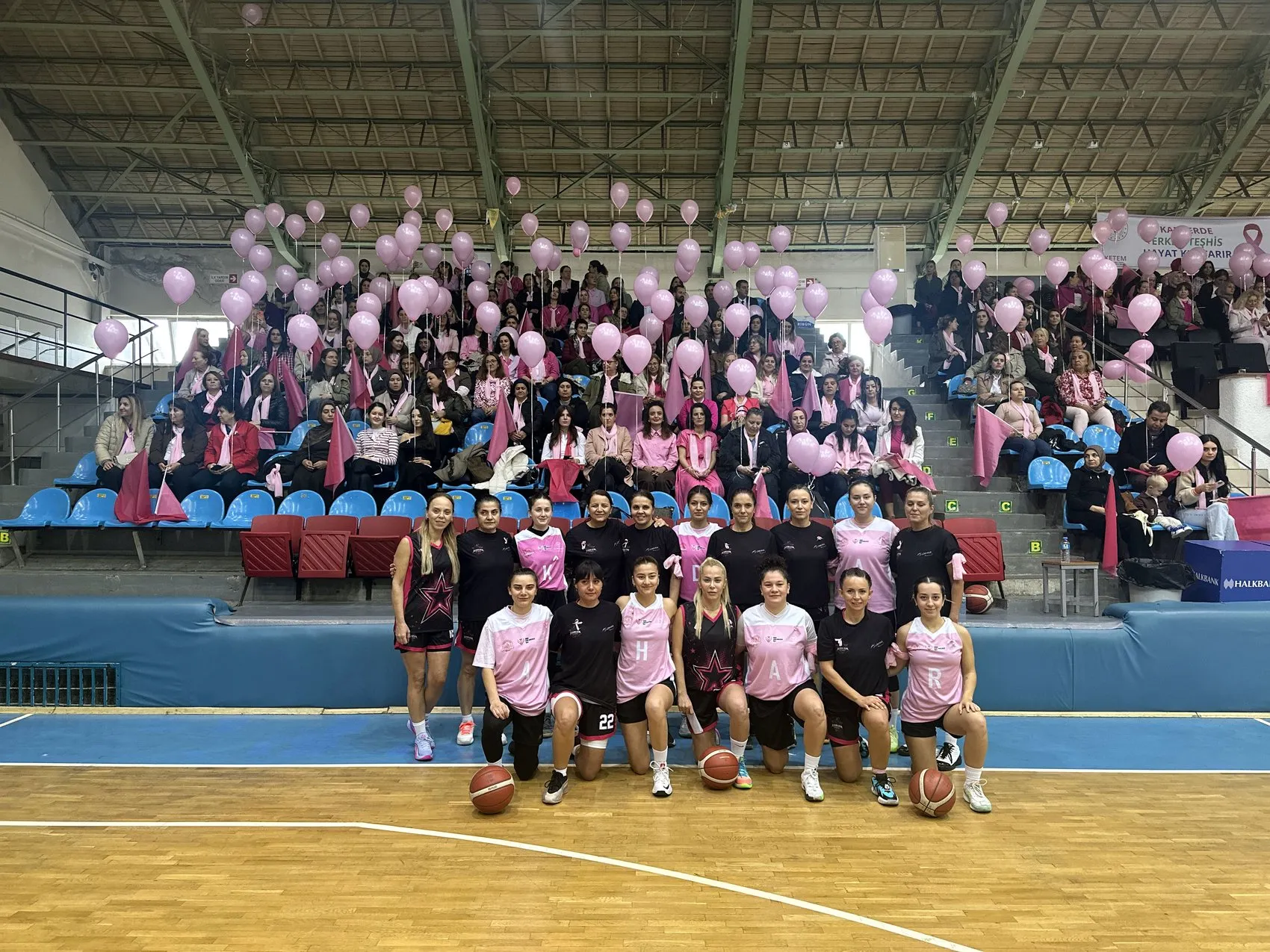 Edirne'de parke üzerinde pembe dayanışma: Sağlıkçılar erken tanı için sahaya indi