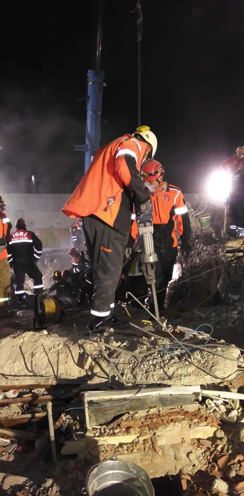 İzmir depreminin görünmez kahramanları: Enkaz başında hem kendi korkularını hem de beton yığınlarını aştılar