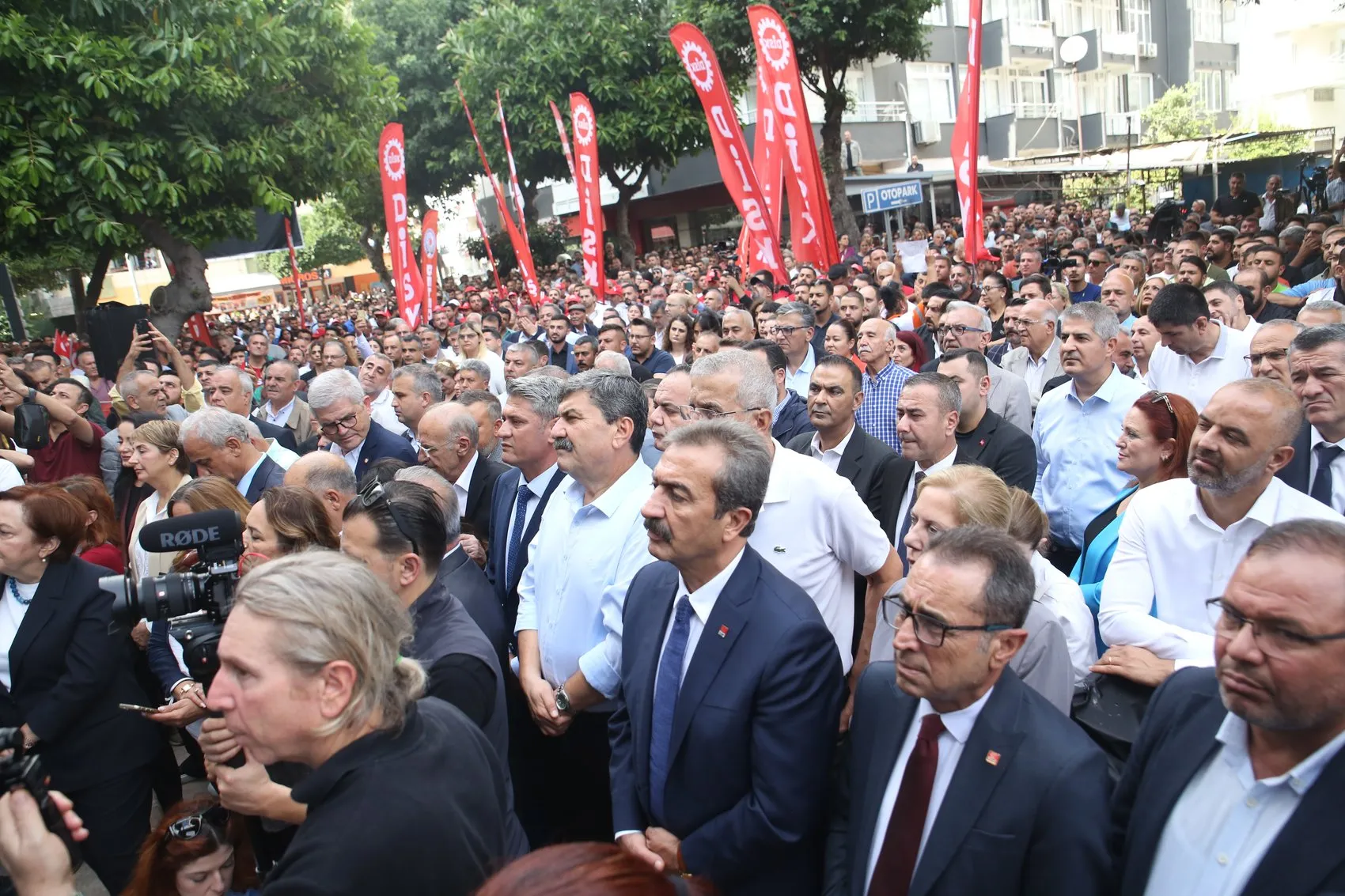 Kılıçdaroğlu'ndan Mersin'de sert çıkış: Pazartesi günü görevine dönmeli
