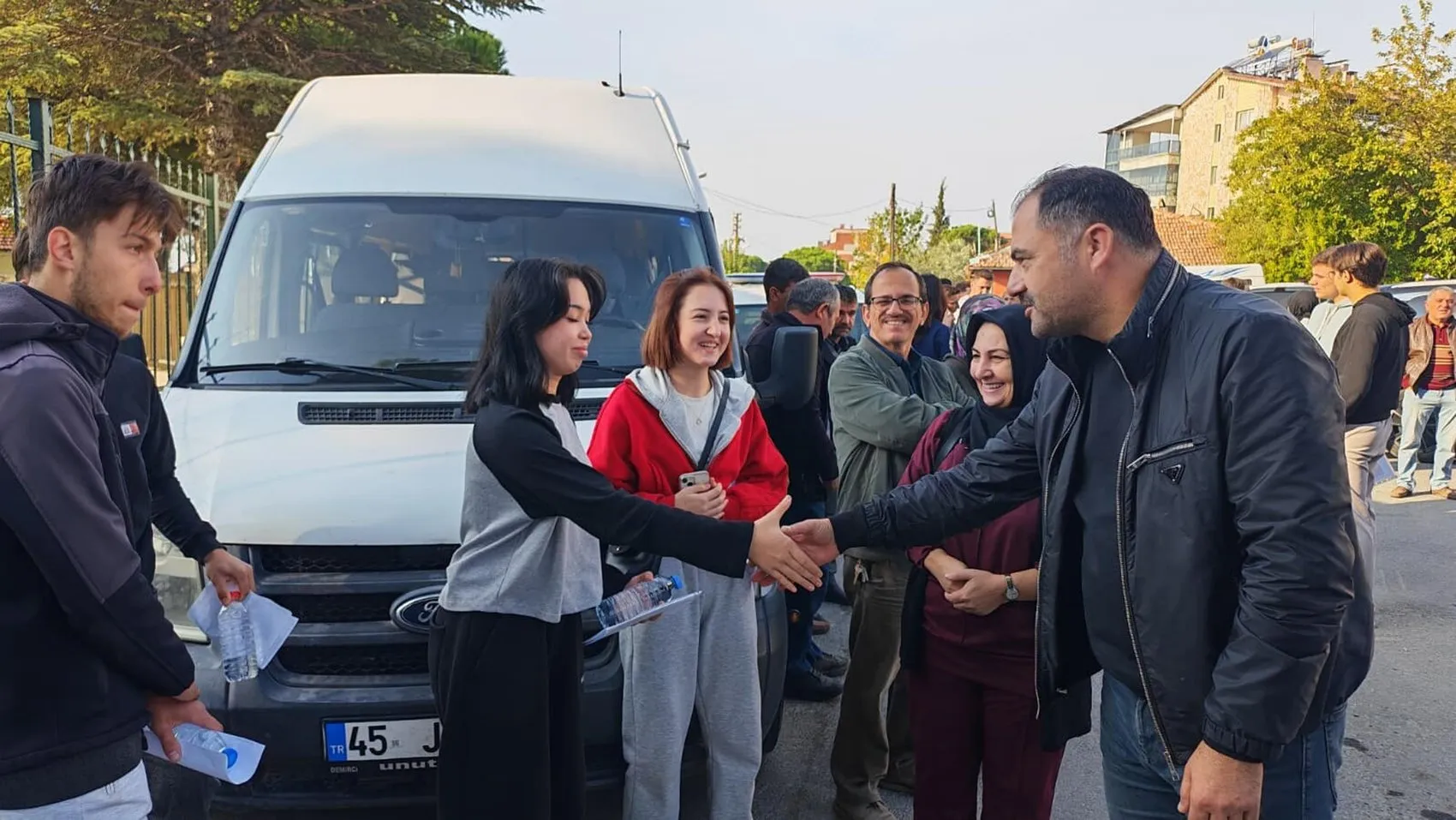 Sınav yolunda lastik kabusu: Jandarma adayları saniyelerle yarışarak yetiştirdi