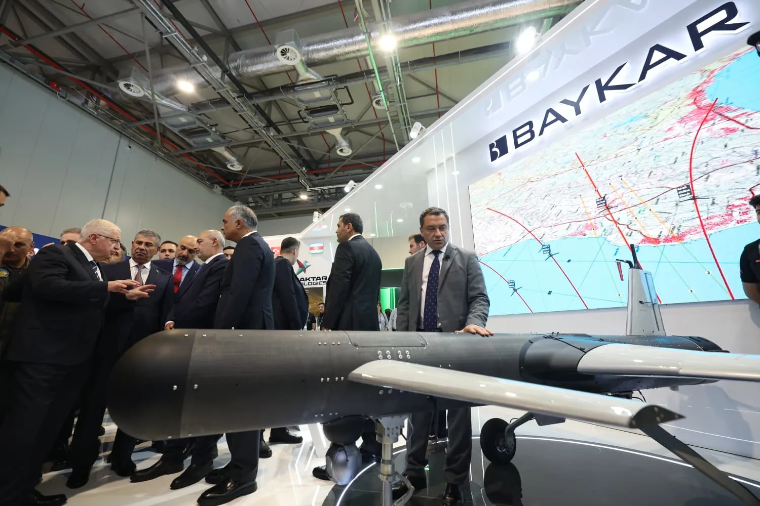 Bakü'de savunma teknolojileri rüzgarı: Bakan Güler'den kritik inceleme
