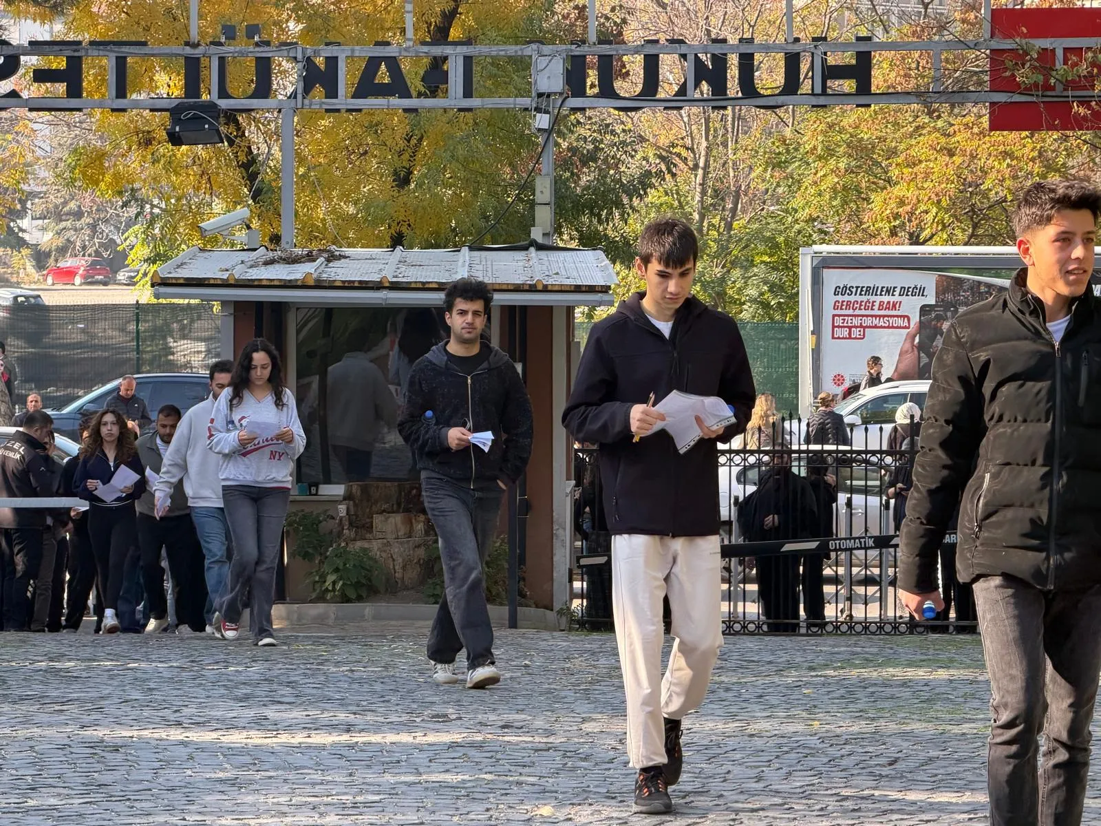 KPSS Ortaöğretim sınavında kapı dramı: Sadece 60 saniye ile hayallerini ertelemek zorunda kaldı