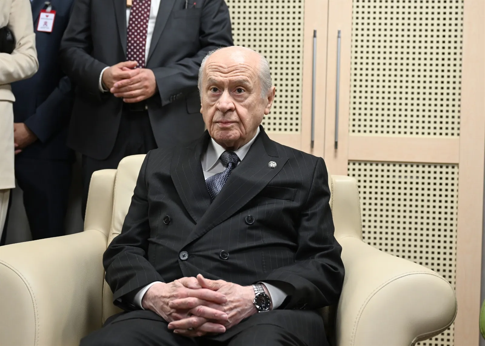 Bahçeli'den sert uyarı: Bakanları hedef almak siyasete ihanettir