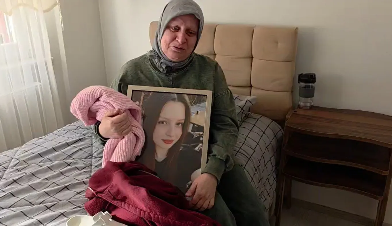 Gökçe'nin son giydiği kazağı koklayarak teselli arıyor: Ayrılmak istediği için canından oldu