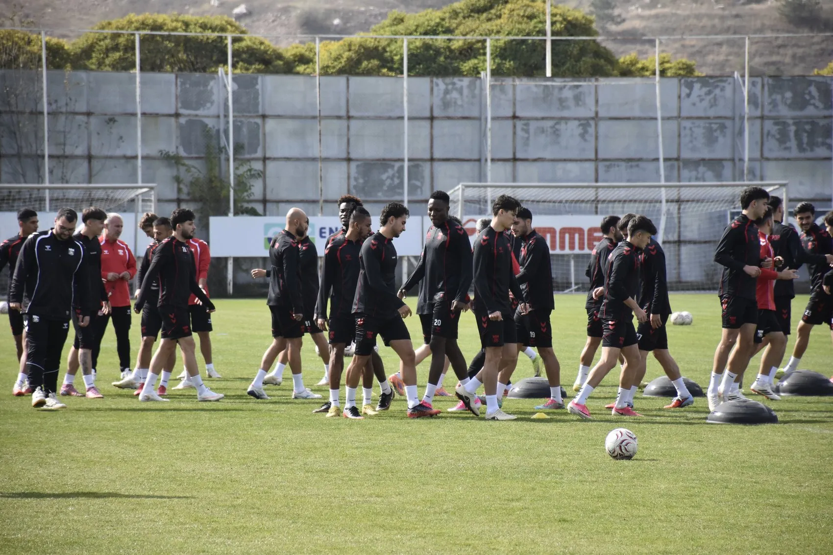 Sivasspor'da transfer kapıları kapalı: İsmet Taşdemir'in gözü sakat oyuncuların dönüşünde