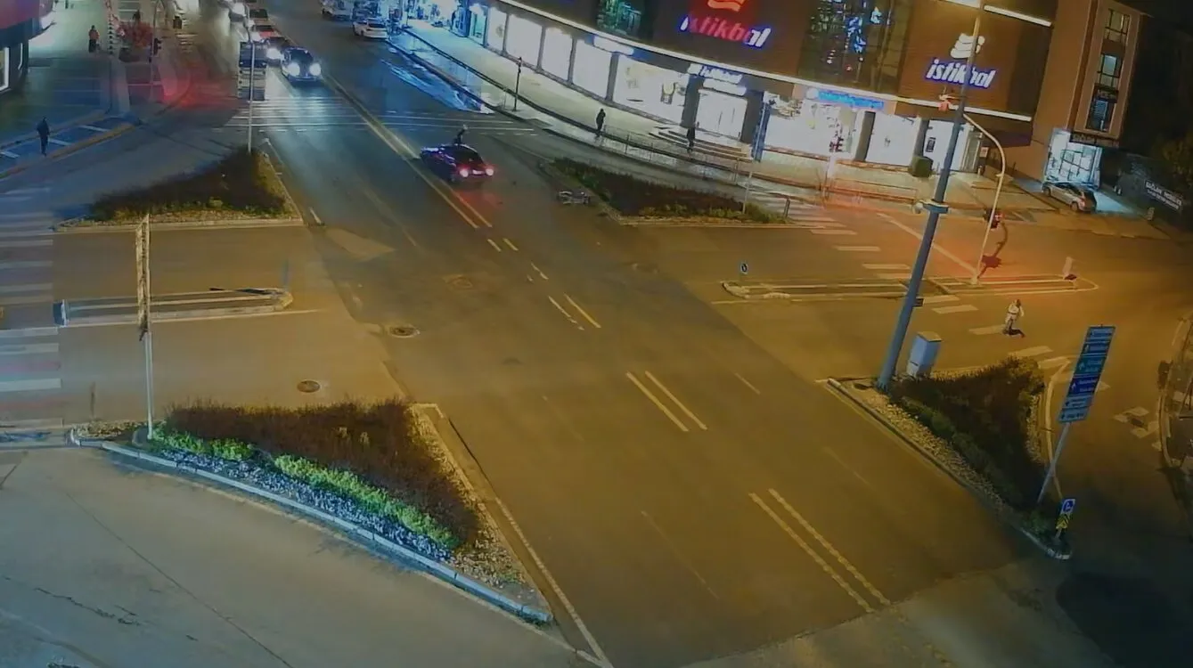 Düzce'de dehşet anları: Çarpışmanın şiddetiyle otomobilin içine uçtu