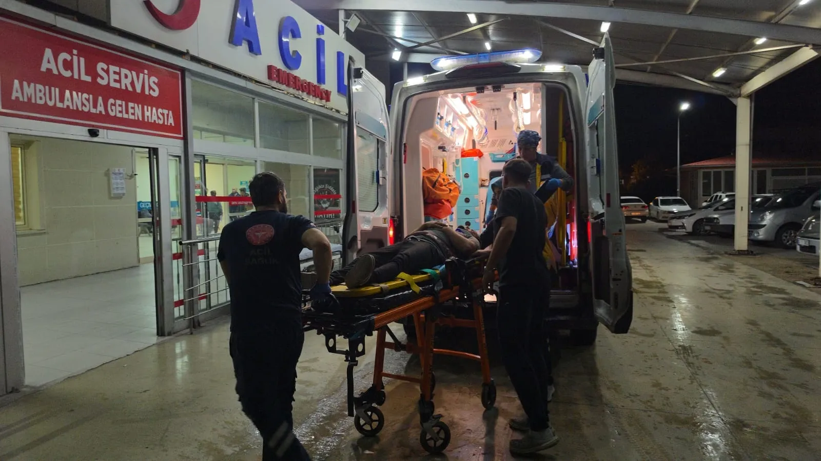 Kozan'da gece yarısı dehşeti: Kanala uçan araçtan sağ çıktılar