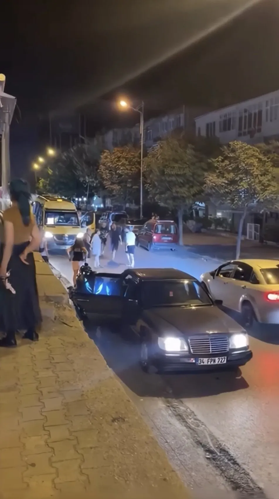 Trafikte öfke kontrolü yerini şiddete bıraktı: Büyükçekmece'de yumruklar havada uçuştu
