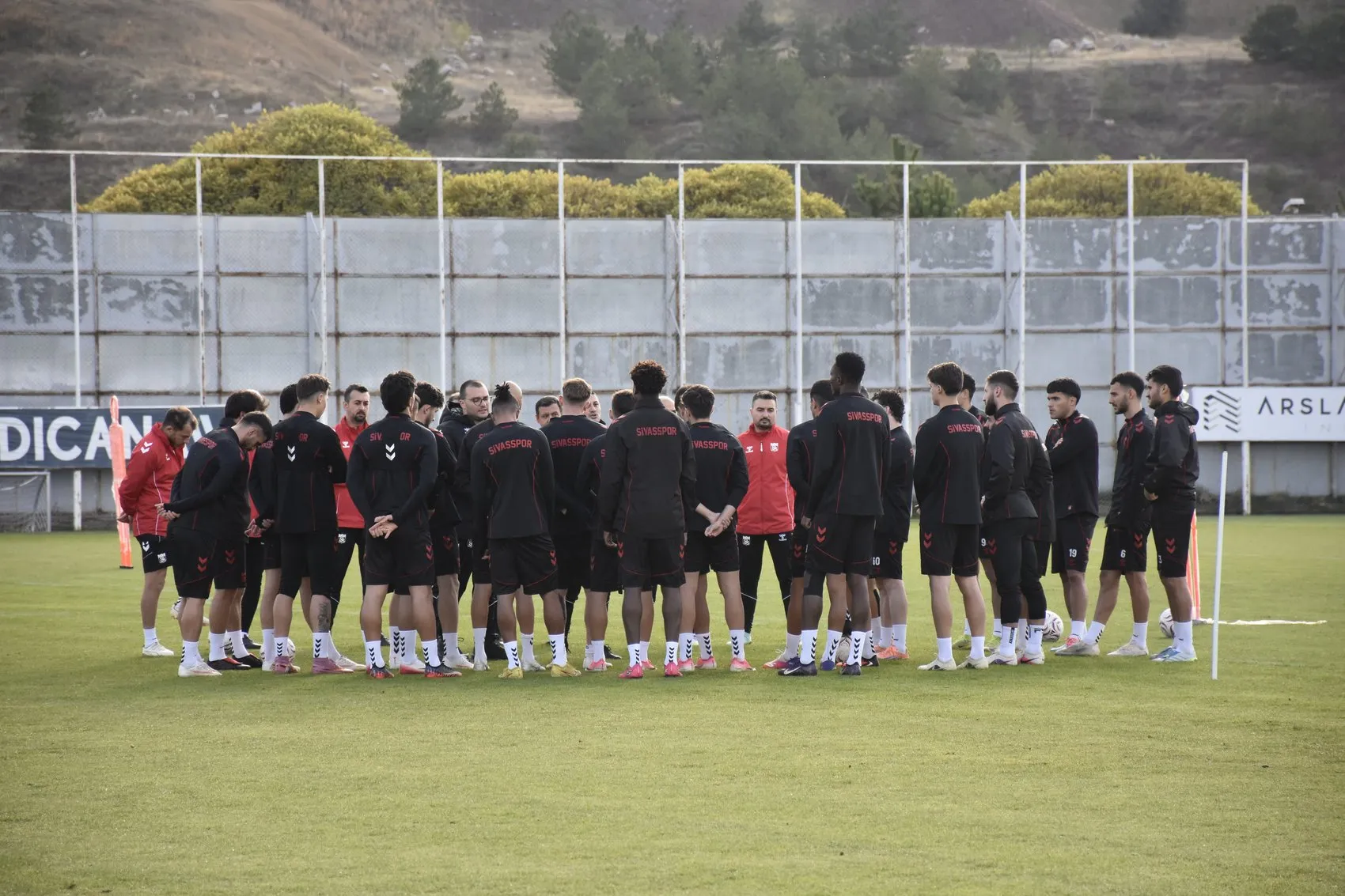 Sivasspor'da Çağdaş Çavuş Dönemi: Yuvaya Dönüşün Heyecanı ve Büyük Hedefler