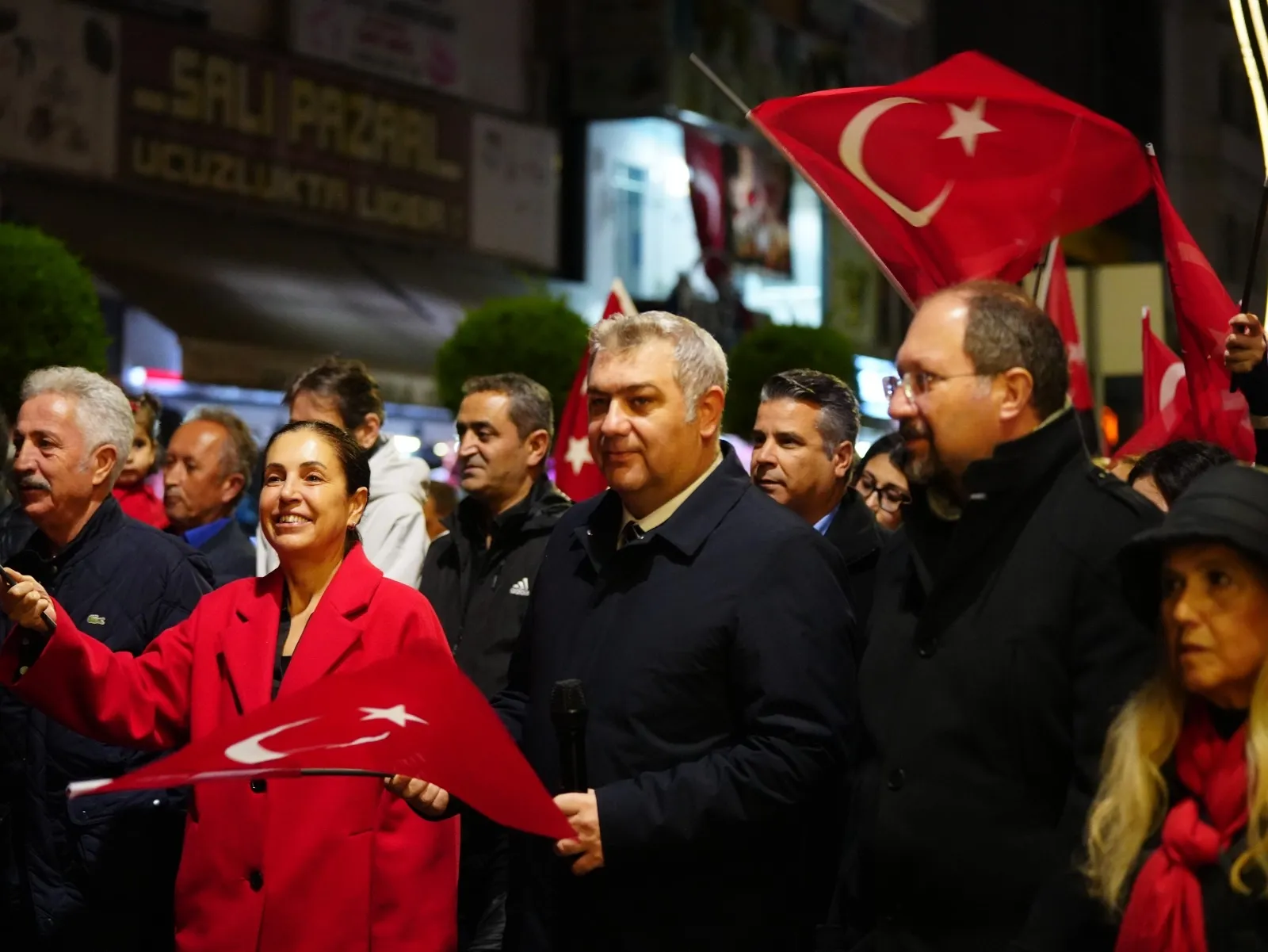Bolu sokaklarında Cumhuriyet ışığı: Binlerce kişi tek yürek oldu